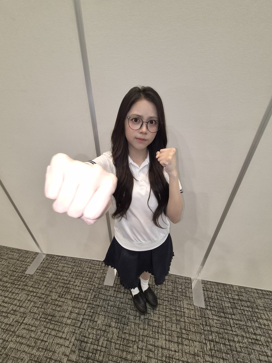 H2HCARMEN_INA's tweet photo. 260926 #CARMEN Weverse Post (1)

Halo, ini Reumenping ~^_^
Pyong pyong ping 😼🤍

#Hearts2Hearts #카르멘
@Hearts2Hearts https://t.co/sI9Ru595d1
