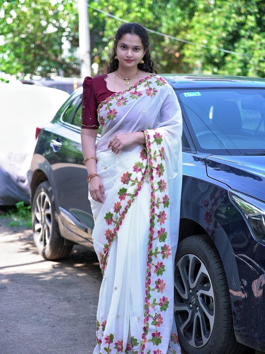 SumiiTalks's tweet photo. Saree link 👇 
https://t.co/0Ja4sesYMD 
#white #outfits #sareelovers #embroidery #fyp https://t.co/SlXb1jfCyH
