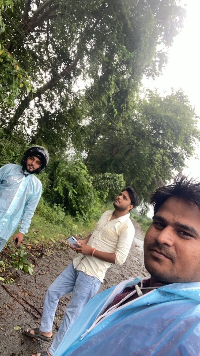 mvvnlAyodhya's tweet photo. विद्युत वितरण खंड रुदौली के उपकेंद्र शुजागंज के अंतर्गत तेज आंधी में क्षतिग्रस्त खंभों व लाइनो पर मेंटेनेंस का कार्य किया जा रहा है।
@aksharmaBharat
@EMofficeUP
@ChiefSecyUP
@UPPCLLKO
@UppclChairman
@MVVNLHQ
@ChiefAyodhya
#shutdown
#breakdown https://t.co/6JnktCLyIK