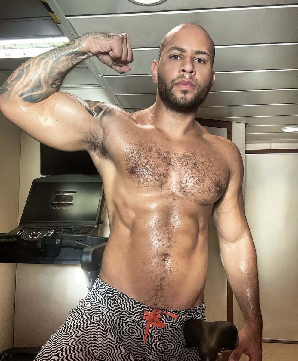 GaspardRobertt's tweet photo. Keeping the body like an Athlete 🏋️‍♂️💪 https://t.co/nzSA4xAfyl