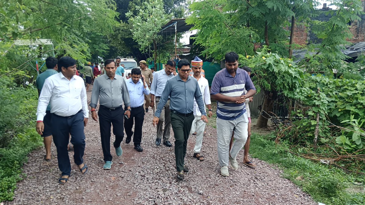 dmunnao's tweet photo. @rahat_up जल निकासी हेतु निर्देशित किया गया। इसके अतिरिक्त जनपद के समस्�� SDM व BDO's को वर्षा सामान्य होने तक अपने क्षेत्र में भ्रमणशील रहने हेतु निर्देशित किया गया है। @PMOIndia @infodept_up @DDNewslive @ians_india @PTI_News @AIRNewsHindi @PIB_India @ANI https://t.co/vBDoCALCQu