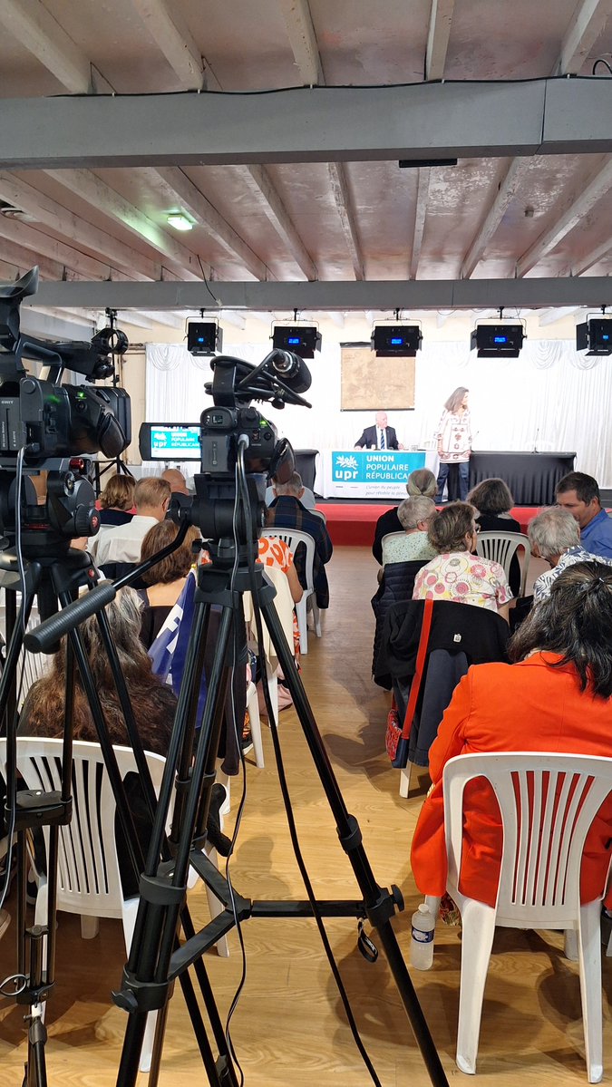 nicolasbauer2's tweet photo. L'UPR C'EST À VALLÈRES ❤️
L'université d'automne de l'UPR, lancement de la campagne présidentielle de @f_asselineau a commencé, premier débat : quelle politique pour redresser l'école ? 
Avec Jean-Paul Brighelli, Lisa Hirsig, Édouard Husson. 
#Asselineau2027 #frexit #upr https://t.co/DI1modHUgX