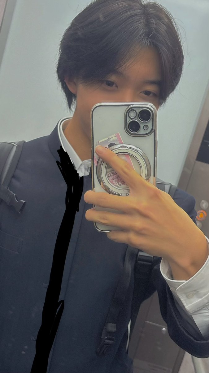 Californium824's tweet photo. 学ランが伸びるって聞いた https://t.co/PcwNaZZvlF