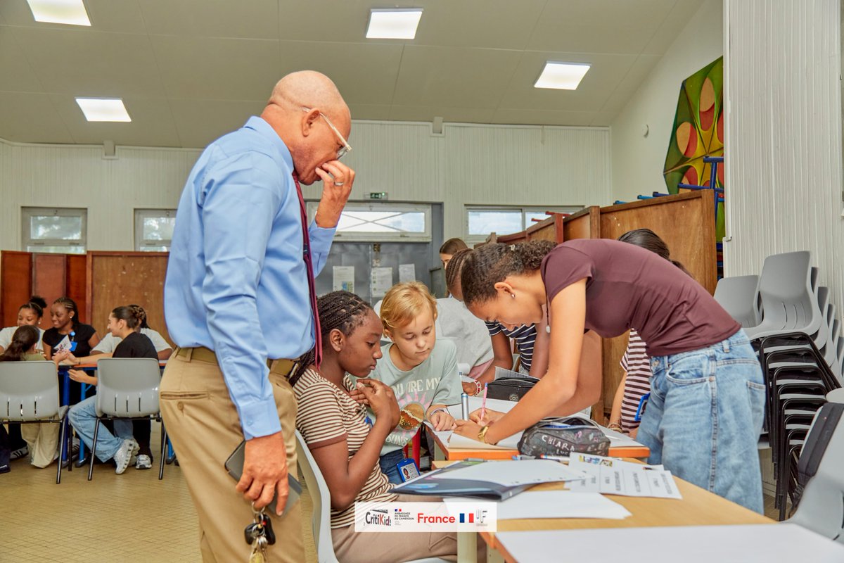 ClassPro_237's tweet photo. Une autre journée passionnante àau Lycée Français Dominique Savio.

#CritiKids2026 #ClassPro #STAFE2026 #EMI #Douala #Bonaberi #factchecking #EMI https://t.co/UoSMF9iQ9I