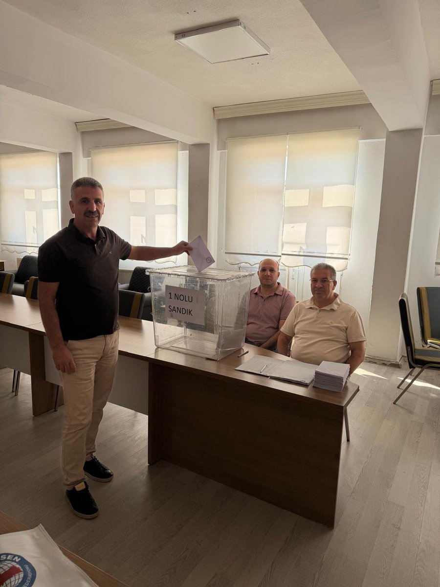 ibrahimcoskun63's tweet photo. Halfeti Eğitim-Bir-Sen delege seçimimizi büyük bir katılım,birlik ve beraberlik içerisinde devam ediyor.
Demokrasinin, istişarenin ve teşkilat ruhunun en güzel örneklerinden birini daha ortaya koyduk.
Seçimimizin teşkilatımız,eğitim camiamız ve Halfeti’miz için hayırlara vesile olmasını diliyorum.
Emeği geçen tüm üyelerimize gönülden teşekkür ediyor, seçilen delegelerimize başarılar diliyorum. 
Birlikte daha güçlü, birlikte daha güzel yarınlara...
#Halfeti