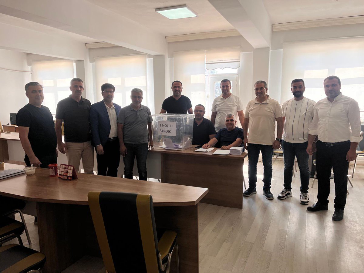 ibrahimcoskun63's tweet photo. Halfeti Eğitim-Bir-Sen delege seçimimizi büyük bir katılım,birlik ve beraberlik içerisinde devam ediyor.
Demokrasinin, istişarenin ve teşkilat ruhunun en güzel örneklerinden birini daha ortaya koyduk.
Seçimimizin teşkilatımız,eğitim camiamız ve Halfeti’miz için hayırlara vesile olmasını diliyorum.
Emeği geçen tüm üyelerimize gönülden teşekkür ediyor, seçilen delegelerimize başarılar diliyorum. 
Birlikte daha güçlü, birlikte daha güzel yarınlara...
#Halfeti