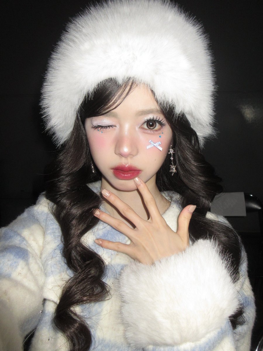 kohaku_ms0730's tweet photo. 1st SHOW evelyn Rilly ėmulieステージありがとうございました❄️⋆.˚
冬らしいもこもこ生地と配色がとってもかわいいの> ·̫ <♡
ランウェイ楽しかったです！また出演できるように頑張ります！*❅·̩͙ ❄︎.* 
#MORESTAR   #もあすた　＃中山こはく https://t.co/UWiWuOlohD