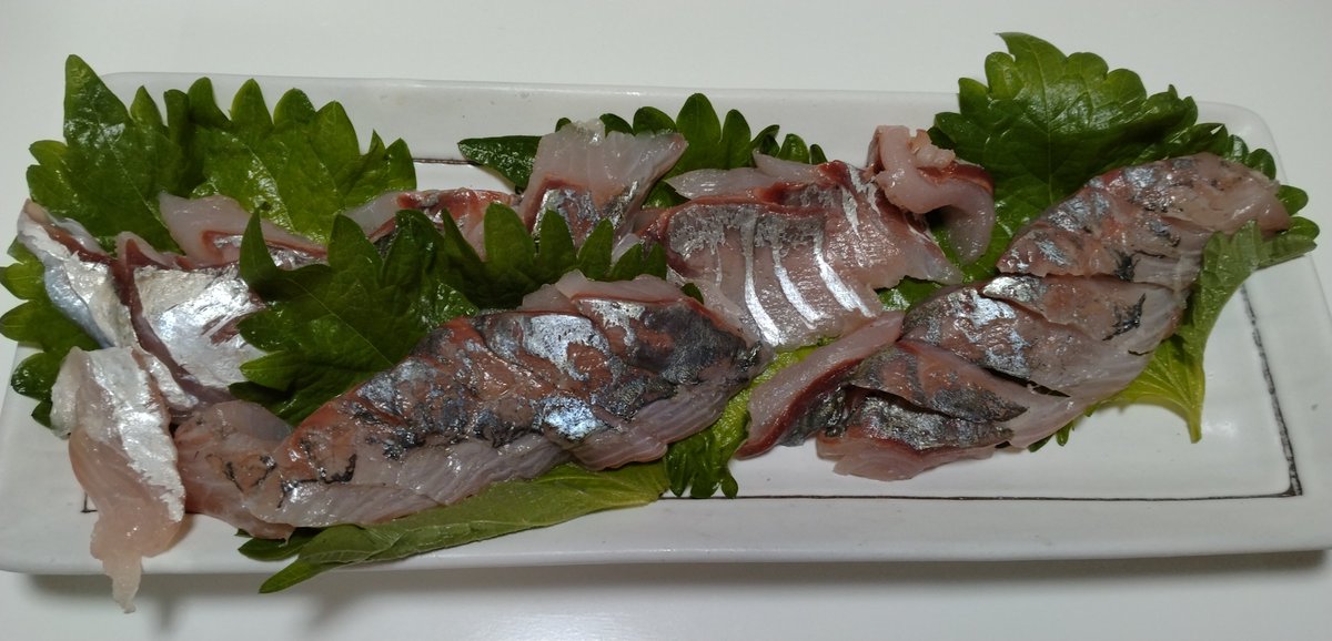 mkjfam's tweet photo. お義父さんが釣ってきてくれたアジ、太刀魚、カマス美味しく頂きました🐟️
#サーフ https://t.co/BzVp56QXha