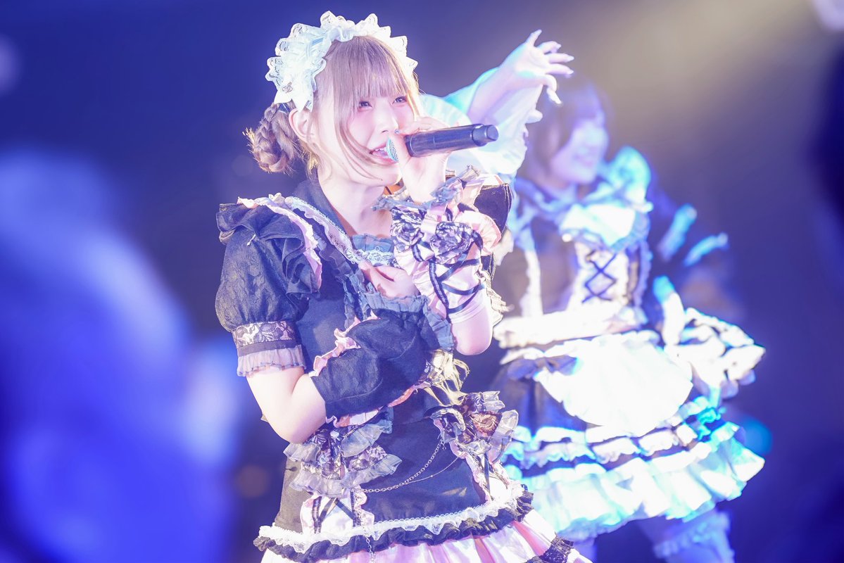 KAMuRO_official's tweet photo. 「 泣かないから 最後の星となれ

   煌めきの夜 手を伸ばして 」

#KAMuRO_Photo https://t.co/wuISkEKsnk