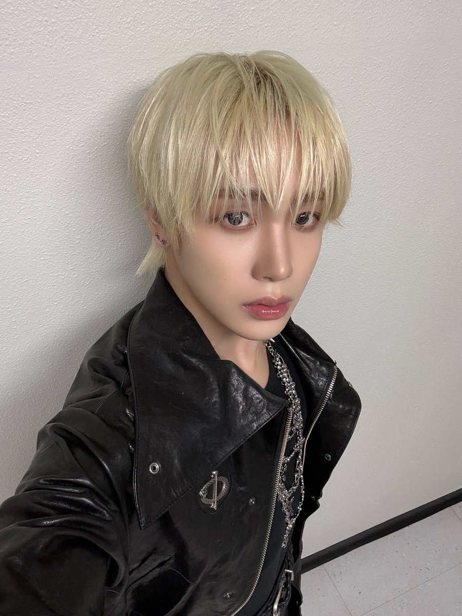 JannaSmi's tweet photo. Hunter on fromm ~ 

#xikers #HUNTER #헌터 #싸이커스 https://t.co/QoKxyrazoq