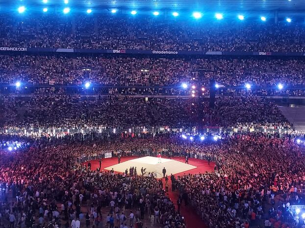 Pascalpassement's tweet photo. @ojim_france c'est normal pour une journaliste de Libé !
Une foule immense dans Paris qui défile pas un magasin détruit pas de voitures brûlées..une foule immense au stade de France ,dans les rues ,Pas un keffieh ! pas un drapeau palestinien ! pas un la police tue c'est une horreur ... https://t.co/iSgj1IAJHC