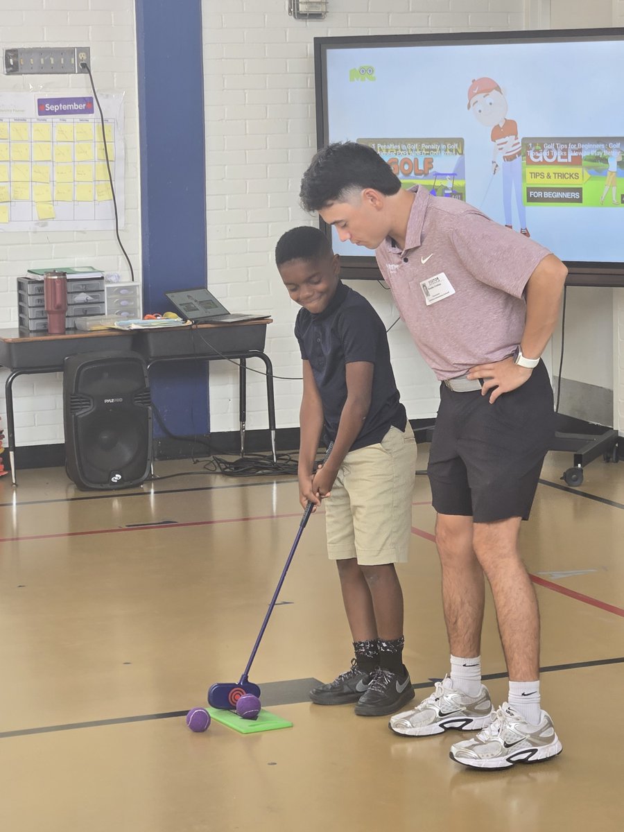 LLHotchkissPE's tweet photo. The students are enjoying Coach Brooks @FirstTeeDallas! https://t.co/biHPcoKzrd