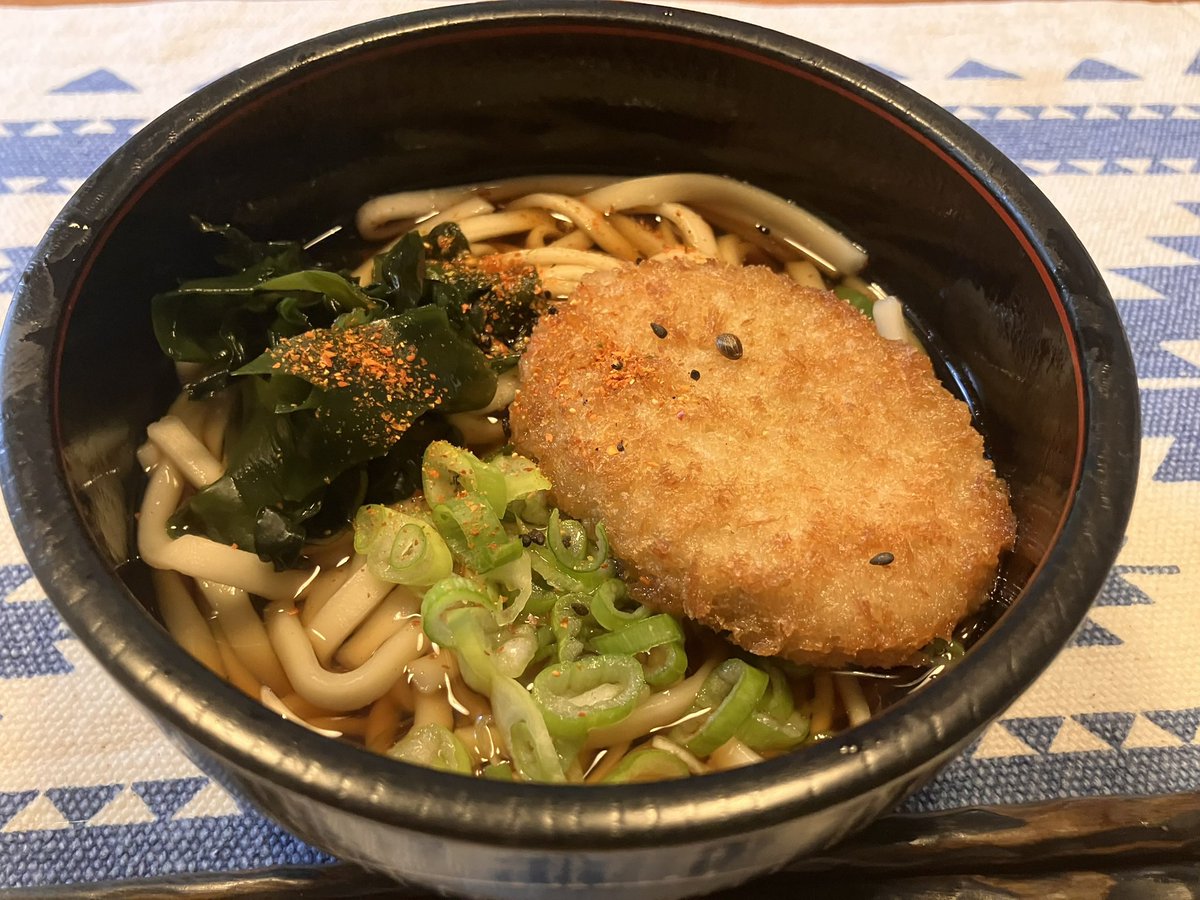 groovinjo's tweet photo. このところ食べてたもん
デュラムセモリナのドゥで焼いたピッツァ
コロッケうどん
カレーうどん
カレーライス https://t.co/sZXXpRtze0