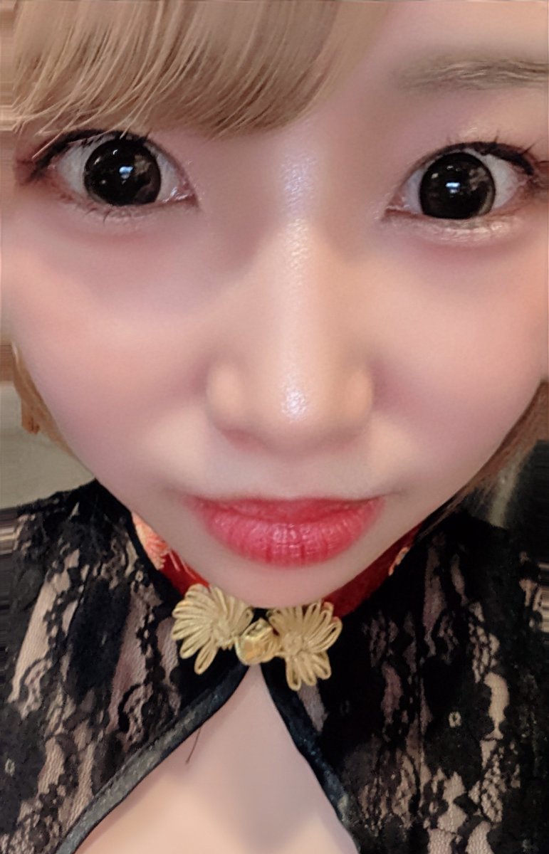 tafncho7's tweet photo. 池袋 麻歌ろん🎤

樹里ちゃんに会いに開店凸

知ってる方達ばかりでみんなで楽しくお話出来ました🎶

チャイナ姿も素敵でした✨

変顔はいらないからねって言っても撮るのが樹里ちゃんっぽい🥹

また顔出すね🎶 https://t.co/znKEFOnqKS