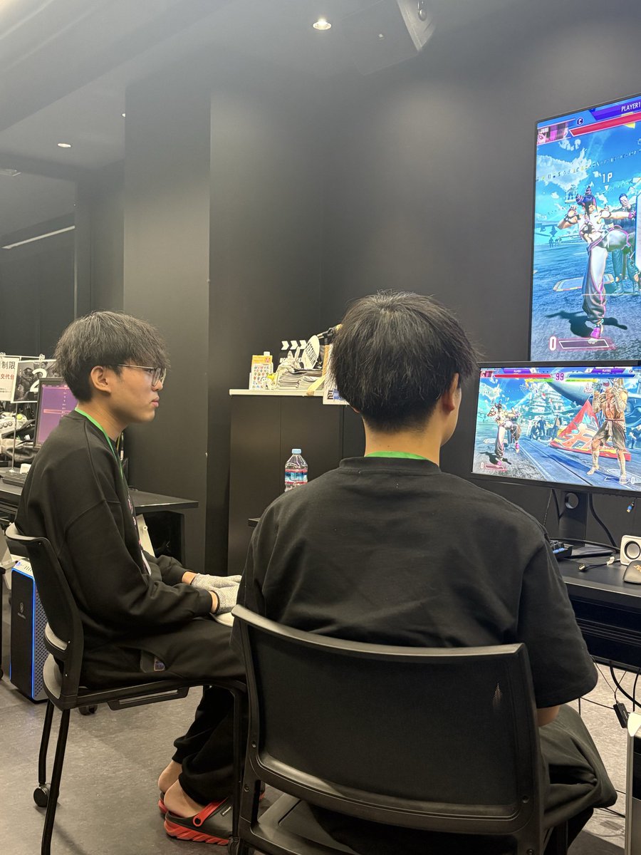 5WcW7wONTu90662's tweet photo. 対戦会お疲れ様でした〜！
土曜日の開催でしたが、新規の方や他県からいらっしゃった方など大盛況でした！！
そして今回は福島IBUSHIGINの方々も来て頂き、対戦会がかつてない盛り上がりを見せました！！リーグ中でお忙しい中、アツい試合をありがとうございました🙇‍♂️🙇‍♂️🙇‍♂️
#FC仙台　#FightersCrossover https://t.co/cxM4SAMQII