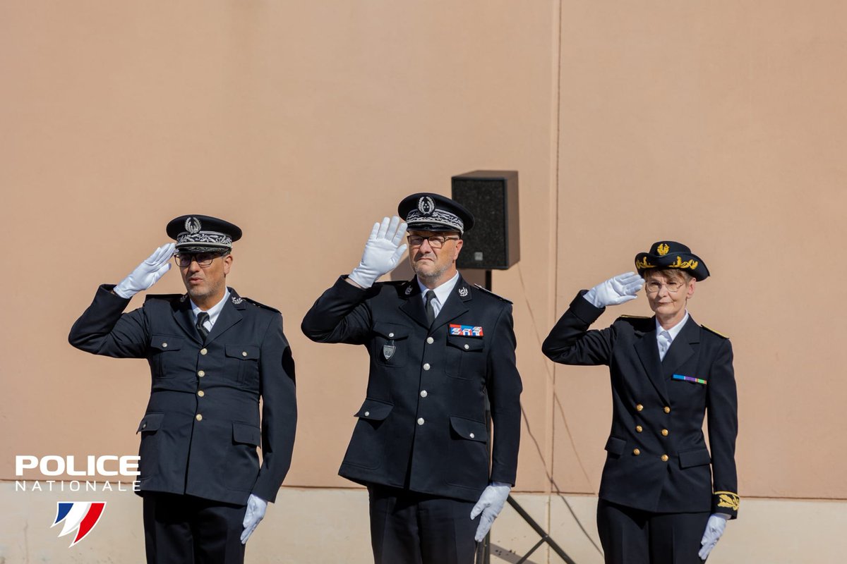 PoliceNat13's tweet photo. #Cérémonie | 📸Mercredi, la cérémonie d'installation du nouveau chef du commissariat et du district de #Martigues, le commissaire divisionnaire Rabah Souchi avait lieu en présence du directeur interdépartemental, Cédric Esson, de la sous-préfète Florence Vilmus et des élus locaux https://t.co/fpT6xm4deD