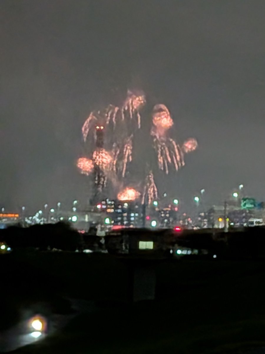rairuhaha's tweet photo. 北区花火大会
綺麗です☺️
雨もやんでよかった❗ https://t.co/IJD7uVYBop
