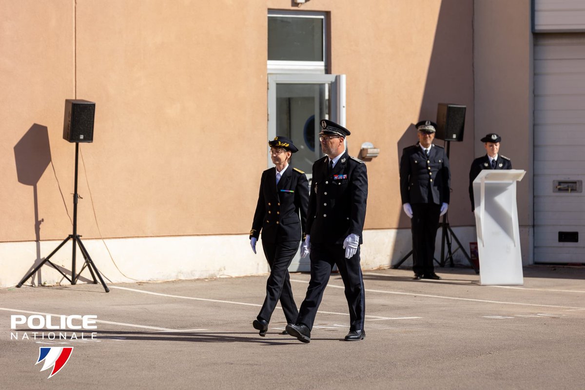 PoliceNat13's tweet photo. #Cérémonie | 📸Mercredi, la cérémonie d'installation du nouveau chef du commissariat et du district de #Martigues, le commissaire divisionnaire Rabah Souchi avait lieu en présence du directeur interdépartemental, Cédric Esson, de la sous-préfète Florence Vilmus et des élus locaux https://t.co/fpT6xm4deD