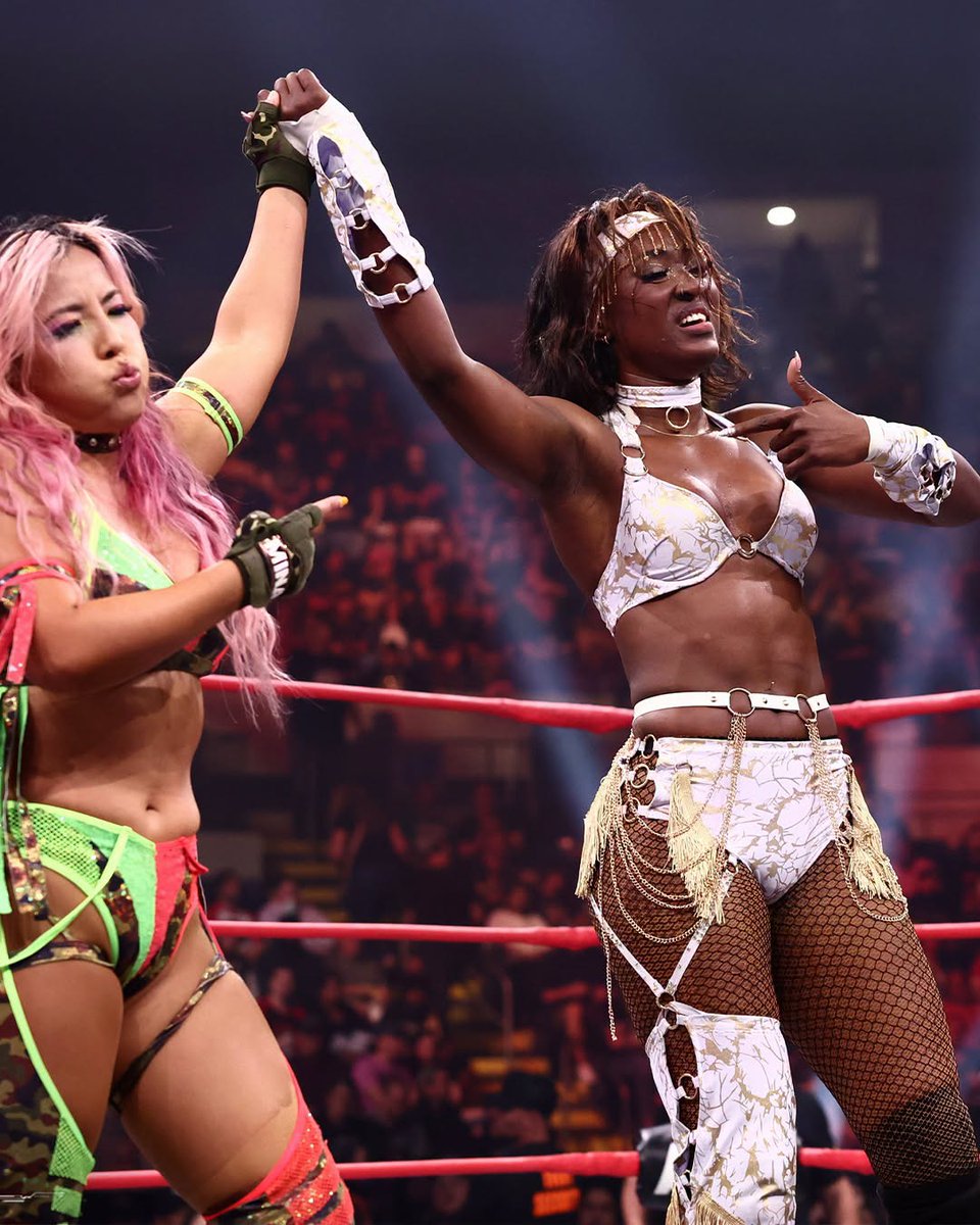 WrestlingMGC's tweet photo. Mina Shirakawa &amp; Queen Aminata https://t.co/cic9y9waOf