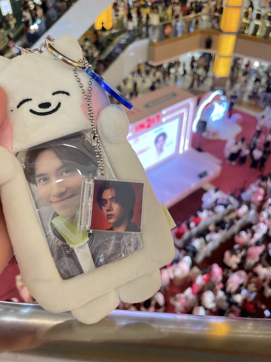 Arheana11's tweet photo. made my day despite how annoyed I was this morning, gosh I’m so glad I got to go 🫶🏼🫶🏼 do come back, Hendery!

#IN2ITMALAYSIA #IN2ITCOSMETICSMY #IN2IT25THANNIVERSARY #IN2ITXHENDERY #HENDERY #WayV_HENDERY #HENDERYinMY #WayV https://t.co/AI2MddaC48