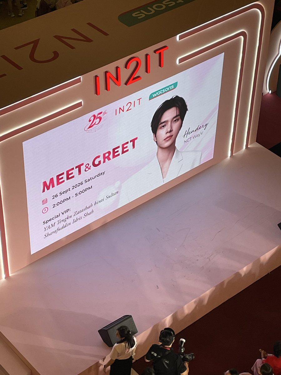 Arheana11's tweet photo. made my day despite how annoyed I was this morning, gosh I’m so glad I got to go 🫶🏼🫶🏼 do come back, Hendery!

#IN2ITMALAYSIA #IN2ITCOSMETICSMY #IN2IT25THANNIVERSARY #IN2ITXHENDERY #HENDERY #WayV_HENDERY #HENDERYinMY #WayV https://t.co/AI2MddaC48