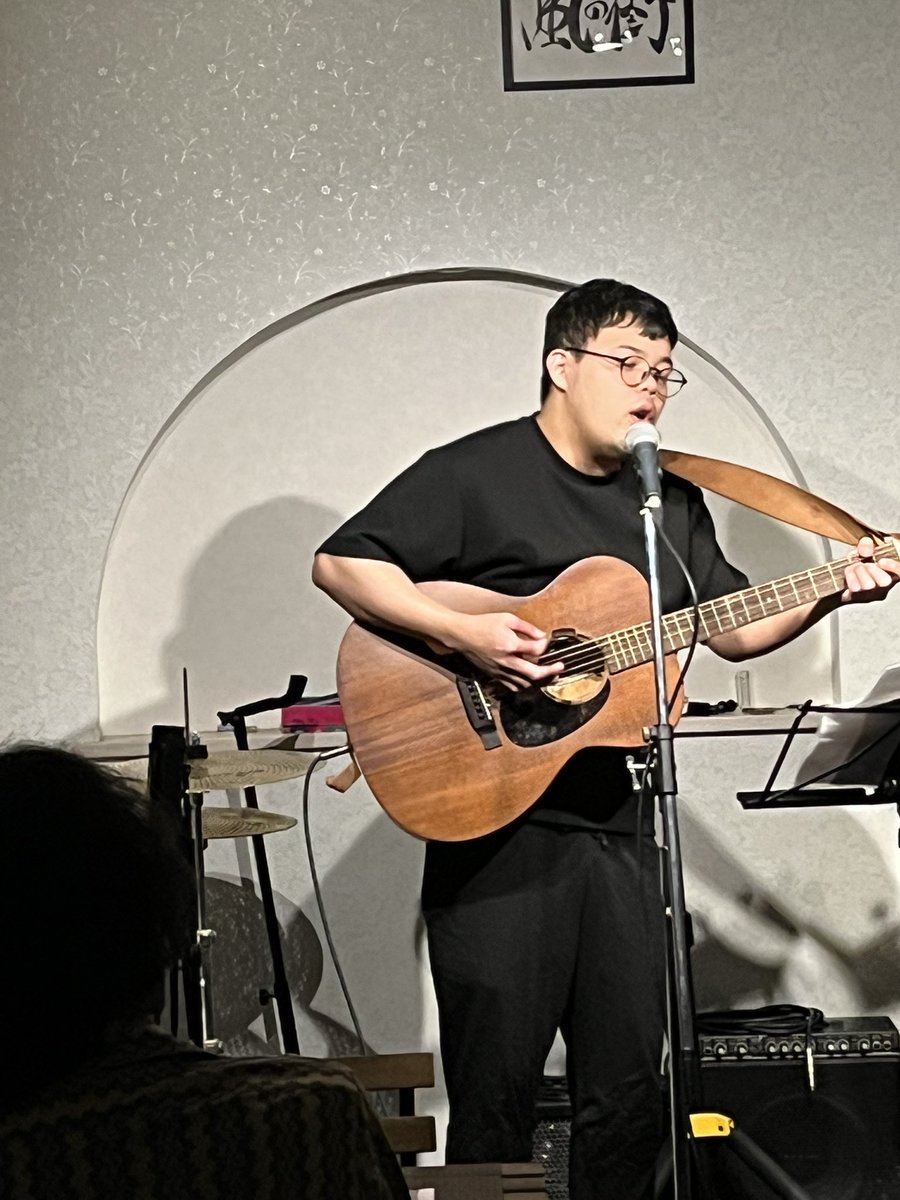 MANQ_SAX's tweet photo. 2番手はモッツァさん
俺はこの次
19:30くらいからかな
もう今からじゃ間に合わないなぁ😺
間に合うご近在の方😺
ご来場ご検討くださいませ!
#manq
#風の街 https://t.co/mzrOnqgEtH