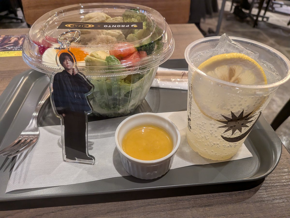 Sacyoko9's tweet photo. 予定より早い時間の🚄空いてだから予定早めて帰る〜

ありがとうございました！なんか凄く満足感の高い日だなぁ😊✨ https://t.co/JLUl5554na
