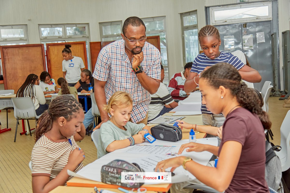 ClassPro_237's tweet photo. Travaux de groupe.

#CritiKids2026 #ClassPro #STAFE2026 #EMI #Douala #Bonaberi #factchecking #EMI https://t.co/KiiT1nZqhs