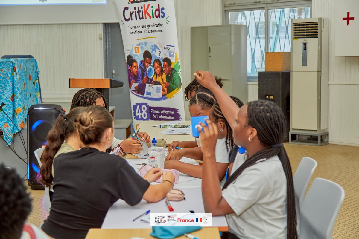 ClassPro_237's tweet photo. Travaux de groupe.

#CritiKids2026 #ClassPro #STAFE2026 #EMI #Douala #Bonaberi #factchecking #EMI https://t.co/KiiT1nZqhs