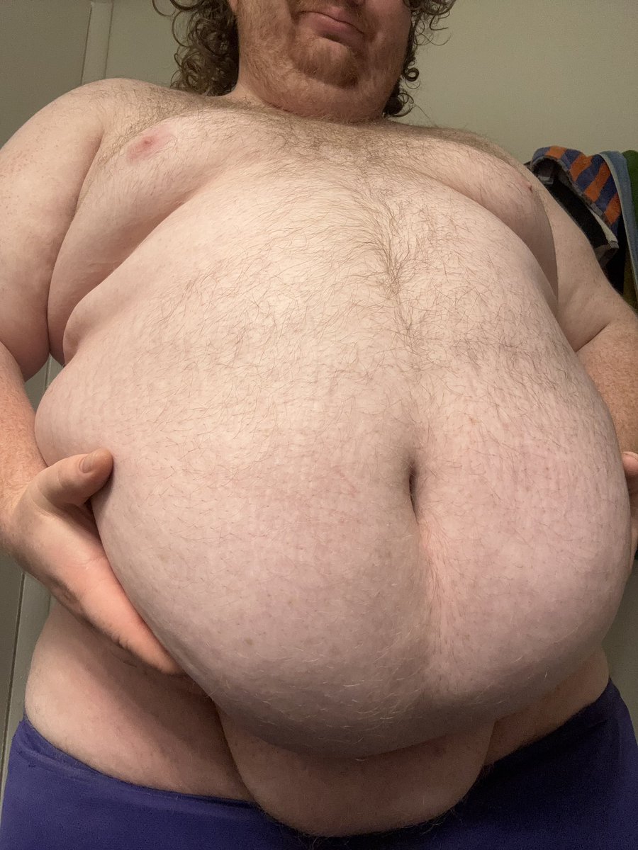 chubful's tweet photo. belly rubs? https://t.co/B8wgGlyk90
