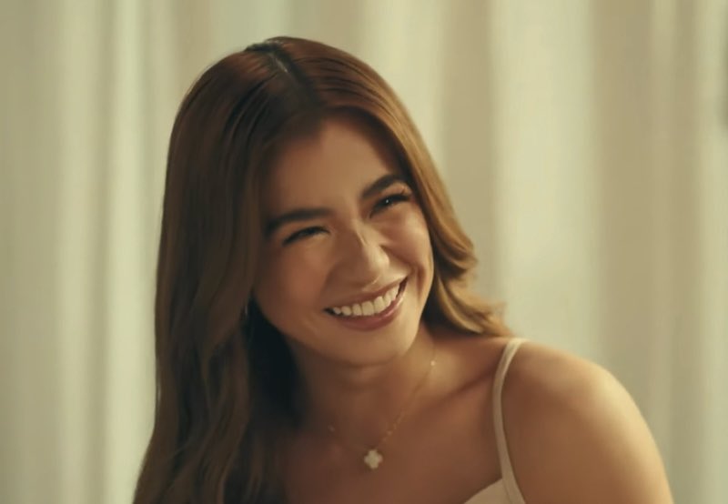 iahsgf's tweet photo. her smile??? i’m weak 😭 https://t.co/0N9V6fb8n1