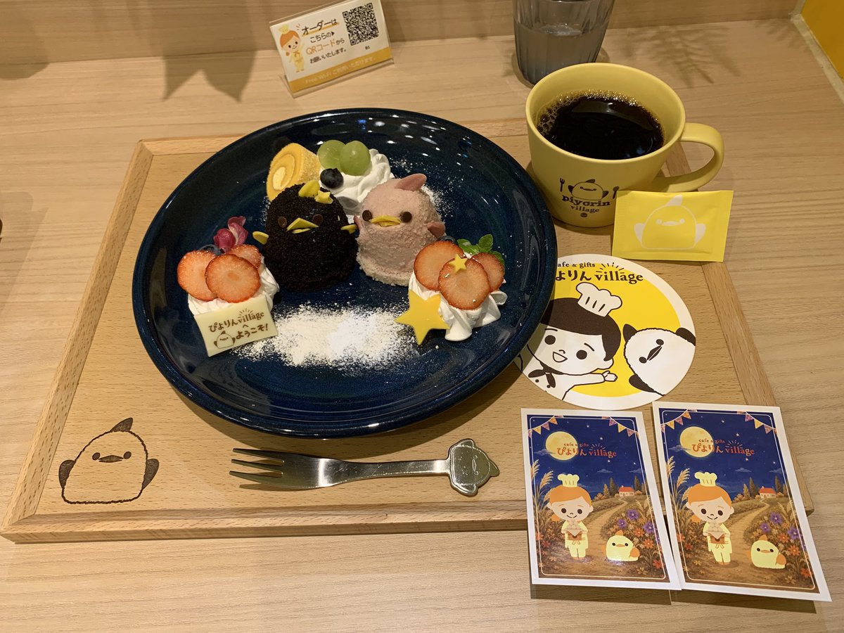 kaicyandayo's tweet photo. 少し寄り道して
ぴよりんvillage 
135分待ちの表示だったけど帰るだけだったのでお呼び出しメール登録してぷらぷら
90分待ちで呼ばれた

・ナイトプレート
ぴよりんはいちごと星空を選択
・ブレンドコーヒー

まだまだ食べたいメニューが🤤 https://t.co/g7bkcxeCjS