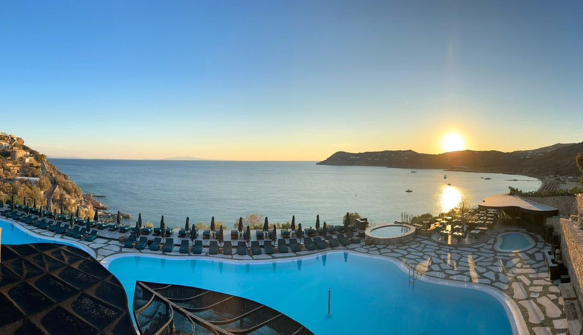 bel_lelli's tweet photo. Chairman’s Club Royal LePage National top 1% Retreat Mykonos #RoyalLepage #BelindaLelliTeam #toprealestateteam #toprealtors #grateful https://t.co/E9FVaXl1AJ
