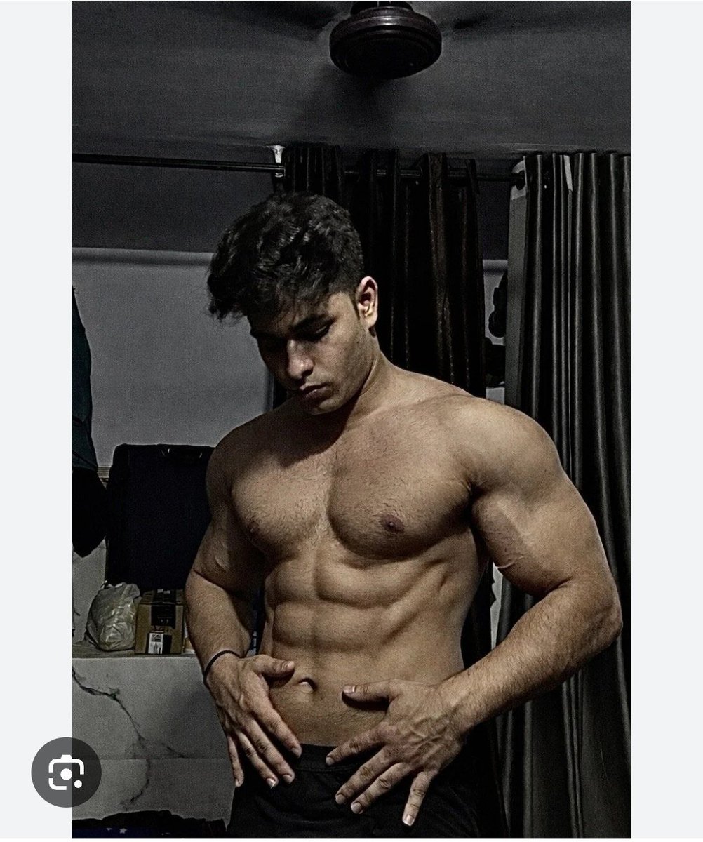 ankie0cs's tweet photo. Hot muscular handsome stripchat model vihaan leaks available 😘😻🐂 https://t.co/F3pJuoLW7k