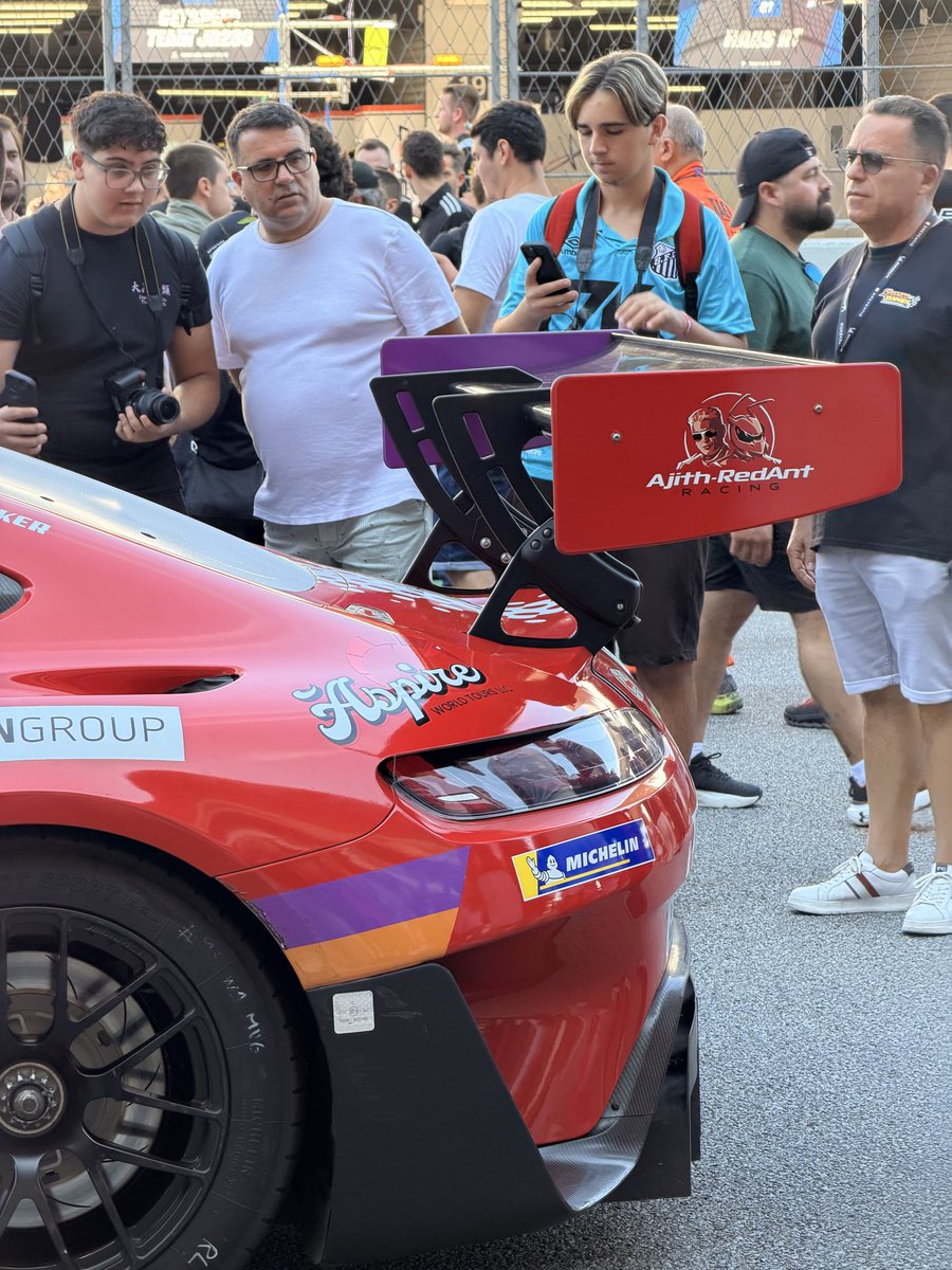 _rengarok_'s tweet photo. @arianoarun @DareAzar25 @Akracingoffl @ajithFC @TFC_mass @AkTeamOnline @dheenaiyakam @TAFC_2013 Clicked during the start grid walk and let AI do the rest bro! 🙌🏻 https://t.co/rGSWH9eaeo