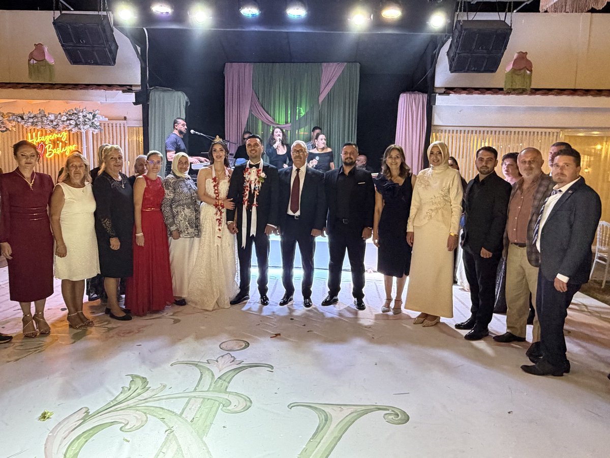 cesmeakparti's tweet photo. İlçe Teşkilatı olarak İlçe Başkanımız Sn.Pınar AYYILDIZ ÖZEN’in değerli kızı İrem Zeynep ÖZEN’in düğün merasimine katılım sağladık.

İrem &amp; Vehbi çiftimizi tebrik eder, mutluluklarının ebedî olmasını dileriz.
@Bilalsaygili @pinarozen76 @EmreNasr6 @akpartiizmir https://t.co/fnG05MdbiC