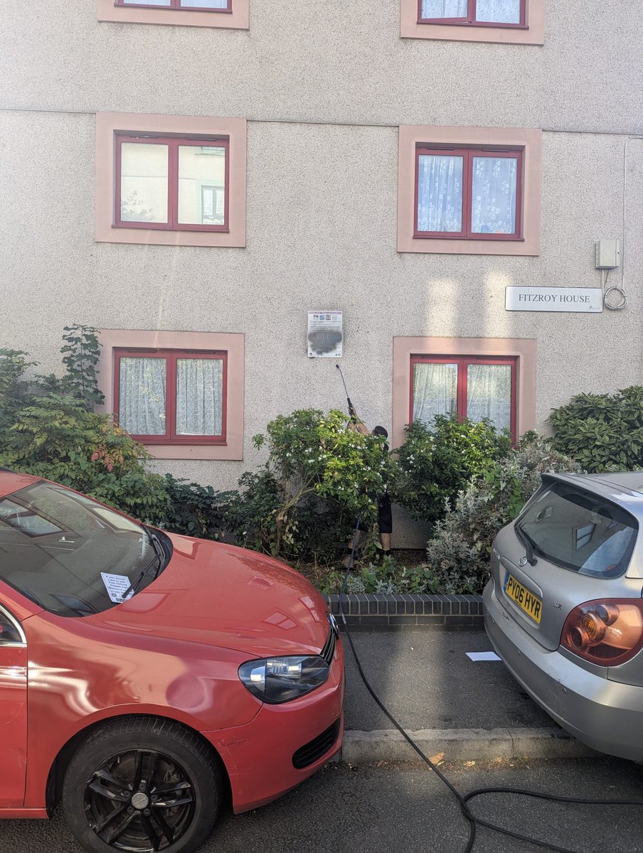 BICWO2014's tweet photo. Residents pls help report any damaged, missing or vandalised signage as soon as possible. There have been repeated incidents of damage, and prompt reporting will help @HarcaPoplar identify where and when problems are occurring &amp; hold them accountable. https://t.co/7mWyYKu2uX