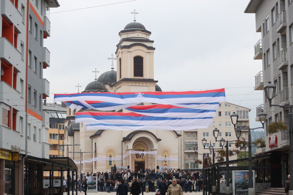 SelakG's tweet photo. Освећење спомен-цркве Светог архангела Гаврила у Палама, уз благослов и присуство Његове светости патријарха српског Порфирија, велики је дан за наш народ и нашу Цркву.

Српска православна црква је увијек дијелила судбину српског народа. Била је уз народ у временима страдања и неизвјесности, чувала његову вјеру и идентитет и давала му снагу да опстане. Црква је неодвојиви дио нашег националног бића.

Нека спомен-црква Светог архангела Гаврила буде на благослов Палама и свим људима који ће у њој налазити мир, утјеху и снагу.