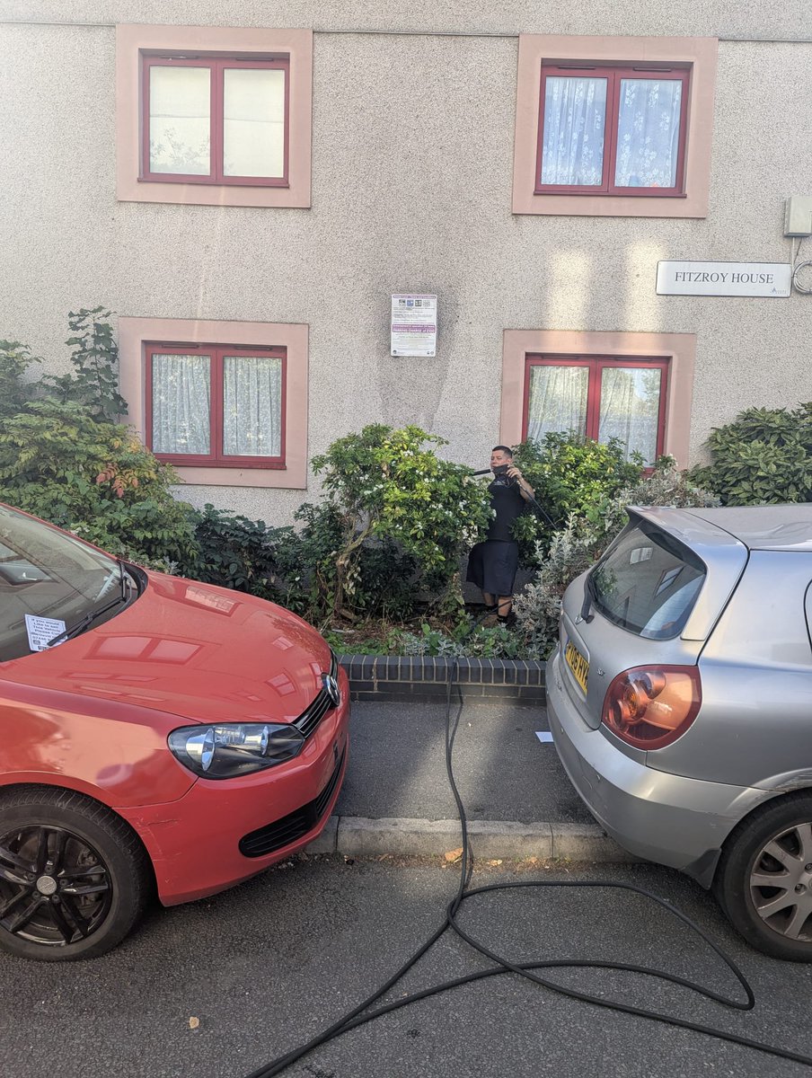 BICWO2014's tweet photo. Residents pls help report any damaged, missing or vandalised signage as soon as possible. There have been repeated incidents of damage, and prompt reporting will help @HarcaPoplar identify where and when problems are occurring &amp; hold them accountable. https://t.co/7mWyYKu2uX