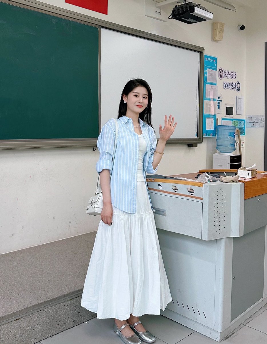carla80pi9's tweet photo. 天塌啦  被06学生给凿了

我人还是现在懵懵的😡

第一视角  要看吗？我准备删了…
￼ https://t.co/J38f0Ys7GQ