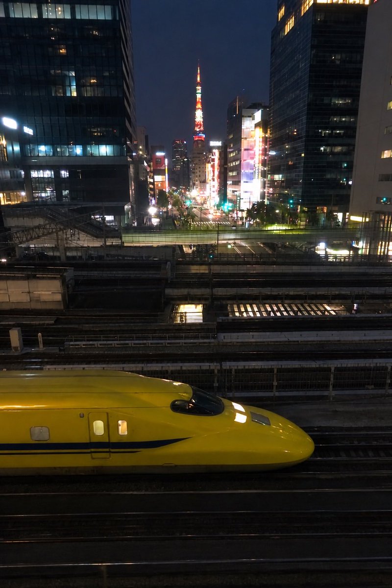 Sazanami4047's tweet photo. 本日のドクターイエロー
AIがドクターイエローを白色にしたので黄色にさせました
つまりこれは生成AIの画像ですねはい（） https://t.co/A0PaHQ0j8u