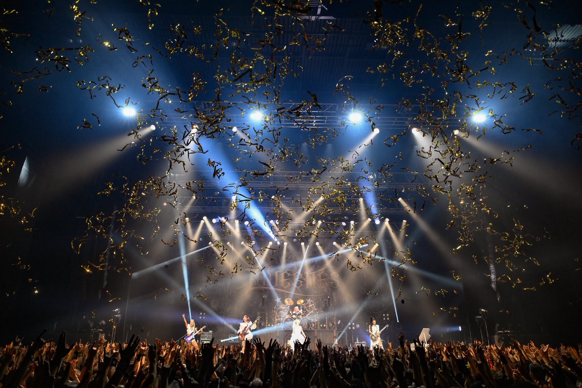 lovebites_jp's tweet photo. 🐺Tokyo!!! You were OUTSTANDING!!!🔥🔥

超満員のZepp Hanedaを最終公演に、「OUTSTANDING TOUR - JAPAN 2026」は全公演ソールドアウトで閉幕‼️結成10周年イヤーを祝うに相応しい最高のツアーでした❗️本当にありがとうございました‼️

#LOVEBITES 次は……… https://t.co/GggR0vRBW0