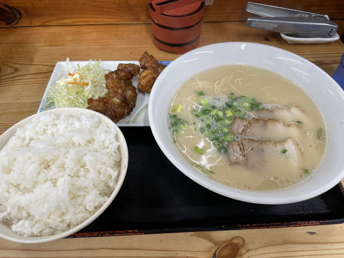 hoshiimo2001's tweet photo. ご飯大盛無料このボリュームで1100円、そして安い早いうままいおき👏
 #ラーメン倶楽部A https://t.co/bXs5fSWw6h