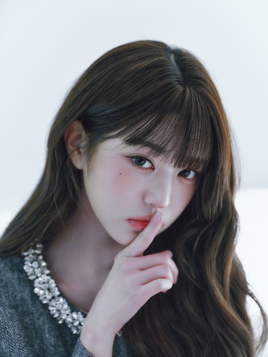 chartsive's tweet photo. [INFO] @IVEstarship #JANGWONYOUNG is confirmed to be the MC of 2026 KBS Music Bank Global Festival on December 13th. 

—This will be her 5th consecutive year MCing the festival.

#IVE #아이브 https://t.co/XMgVAYFO2y