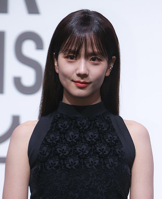 shamina_ehehh's tweet photo. I never thought we’d see the day when #Jisoo’s solo fans would drag her the most. Not because she has a bad attitude, a scandal, or did something wrong.

It’s because they have nothing to use in fanwars.

“No proper promotion” is just the excuse they use to justify attacking her. https://t.co/tSJC6benY0