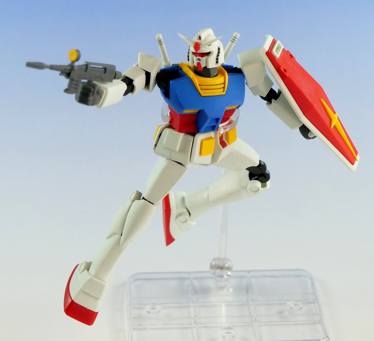 kyo512a's tweet photo. ベストメカコレクションリバイバルガンダムにセリアの戦闘フィギュアの関節を仕込んで可動化させました。

⬇️続きます https://t.co/zlbfeLBi03