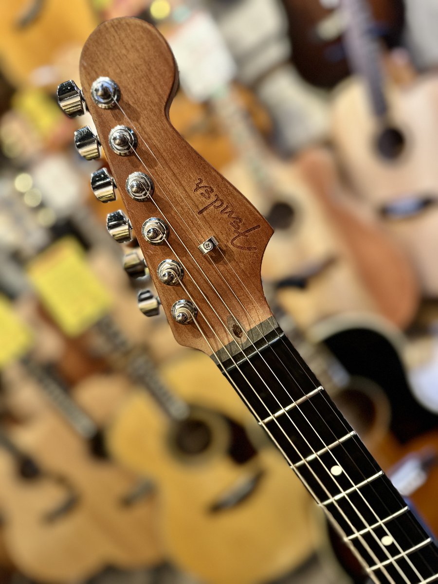 1484ikebukuro's tweet photo. 【次世代ストラトのハイブリッド】
"【中古】#Fender / American #Acoustasonic Stratcaster Dakota Red (2021年製/USA製)"
アコースティックからストラトらしいエレクトリックまで一台で自在に操れる革新的モデル。抜群の弾きやすさ、軽量ボディ、希少なDakota Redのマットフィニッシュが魅力! https://t.co/A3jD5bnpVn