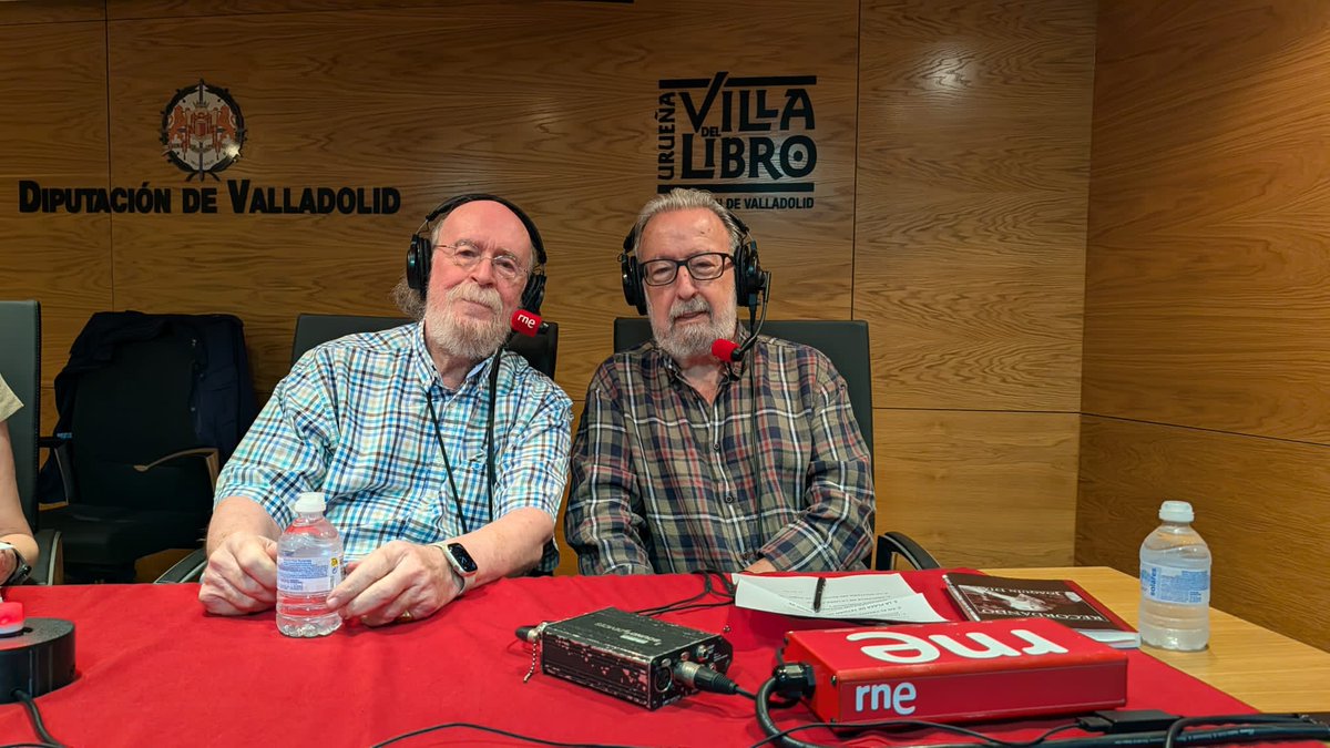 NEUDC_RNE's tweet photo. Para terminar el programa de este sábado nos acompañan @joseramonpardo  y Joaquín Díaz, el hombre que tiene la "culpa" de todo lo bueno que sucede aquí en Urueña. "Estoy escribiendo un libro sobre los libros que he escrito". Con esta agradable conversación nos vamos hasta mañana. https://t.co/w0mqYfQzBX