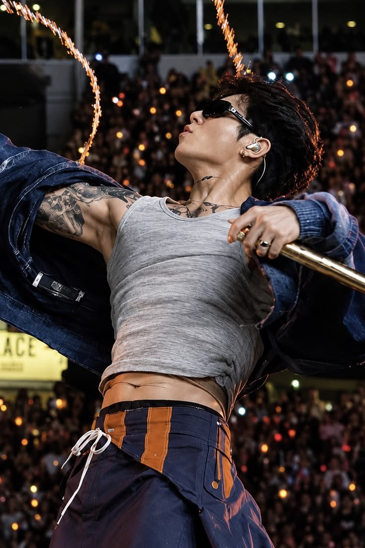 jjkxcll's tweet photo. the waist, my lord🛐 https://t.co/lWuCwBMpao