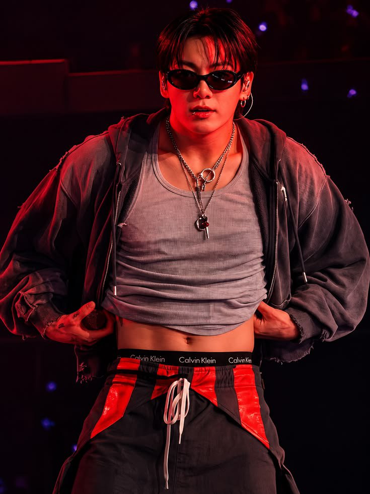 jjkxcll's tweet photo. the waist, my lord🛐 https://t.co/lWuCwBMpao